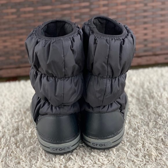 Crocs Winter Puff Pull On Mid Boots Blk Quilted Stretch Comfort Waterproof 14694 - Picture 6 of 12